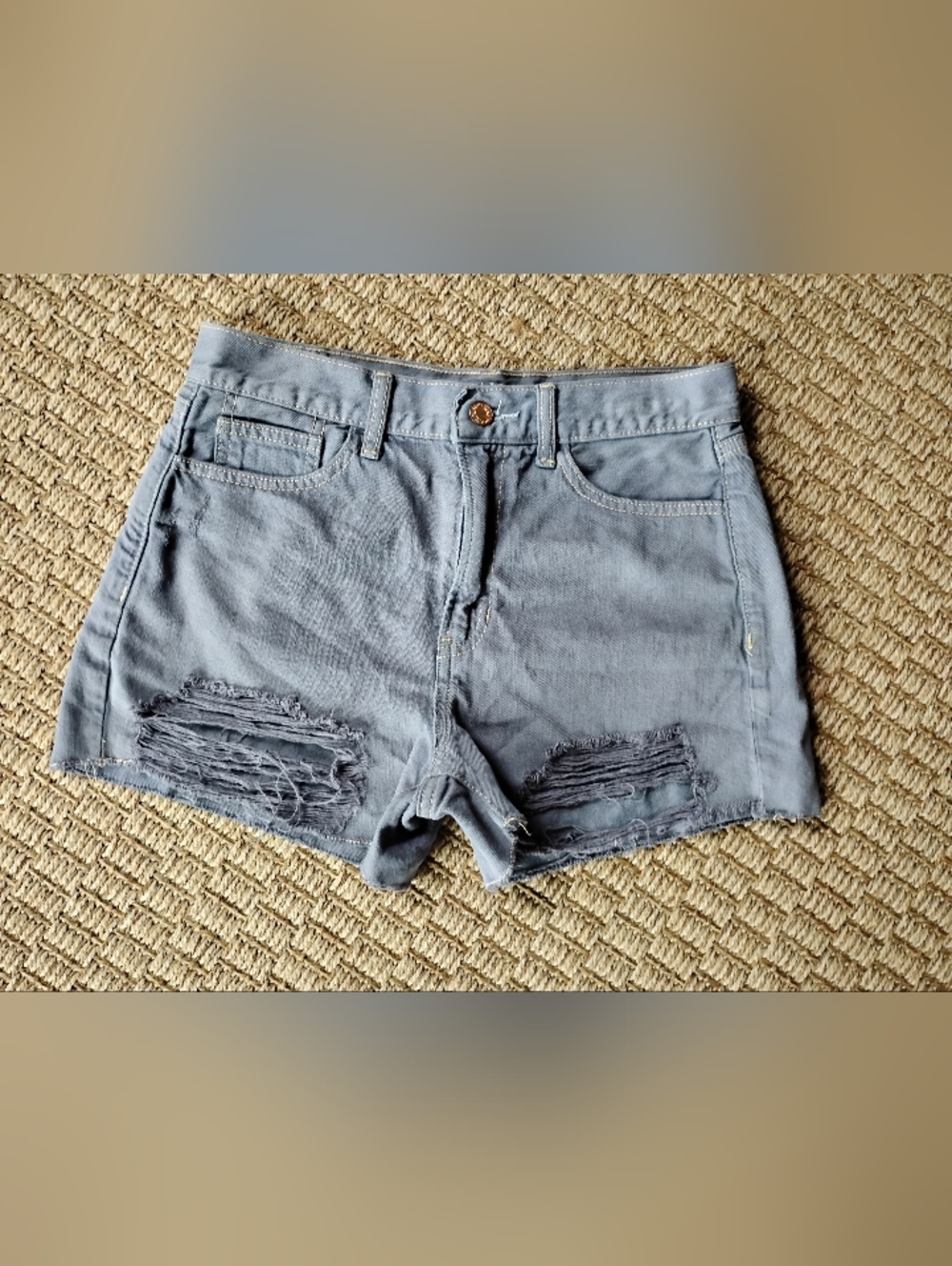 Women's American Eagle Outfitters Grey Distressed Denim Mom Shorts SZ 4